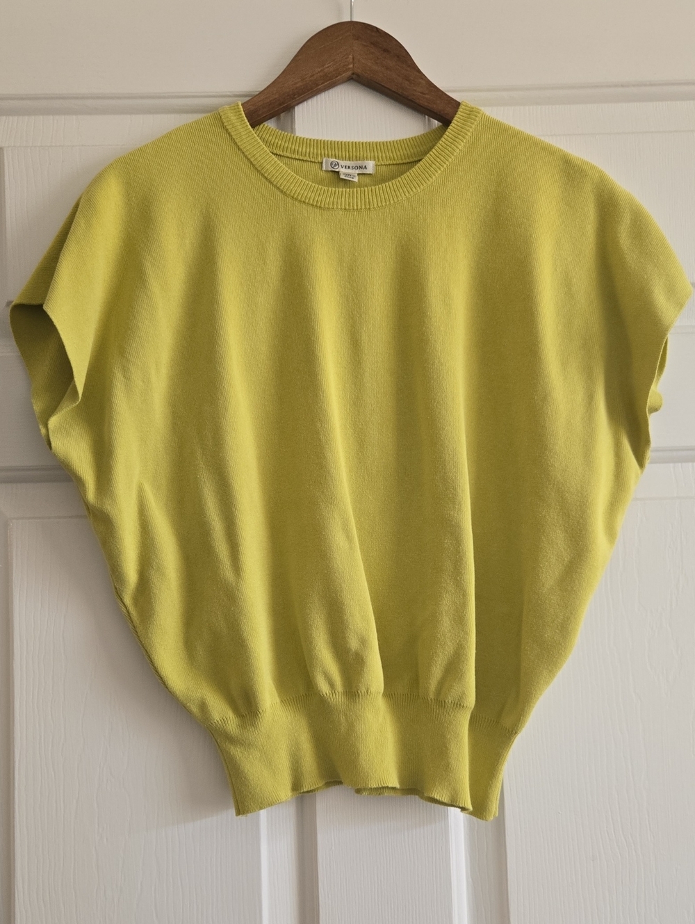 Versona Short Sleeve Crewneck Sweater in Lime Green
